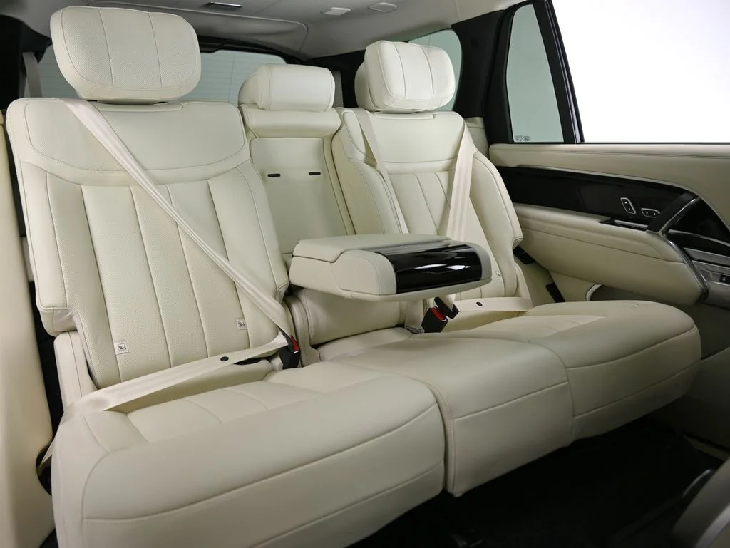 Used 2025 Borasco Gray Metallic Land Rover Autobiography image 15