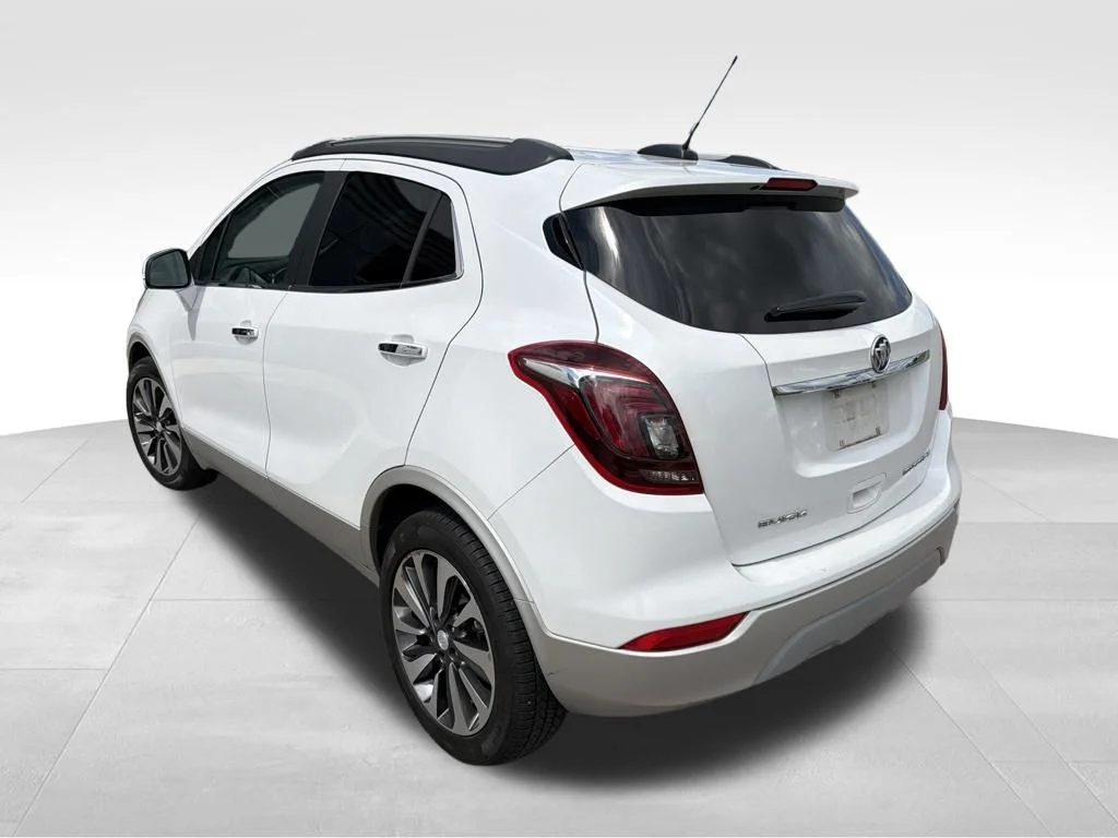Used 2018 White Frost Buick Essence image 34