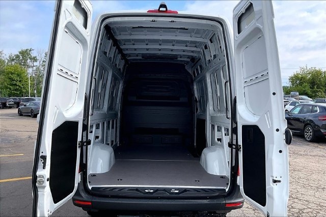 New 2026 Arctic White Mercedes-Benz Cargo 144 WB image 54