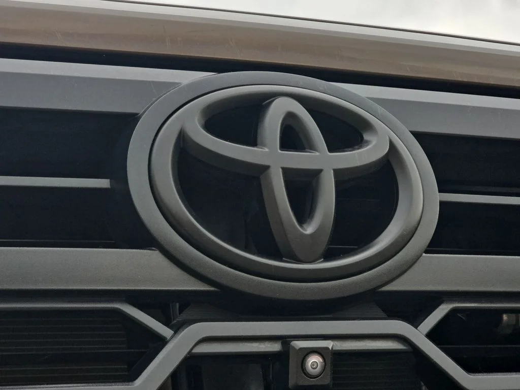 Used 2025  Toyota Limited image 35