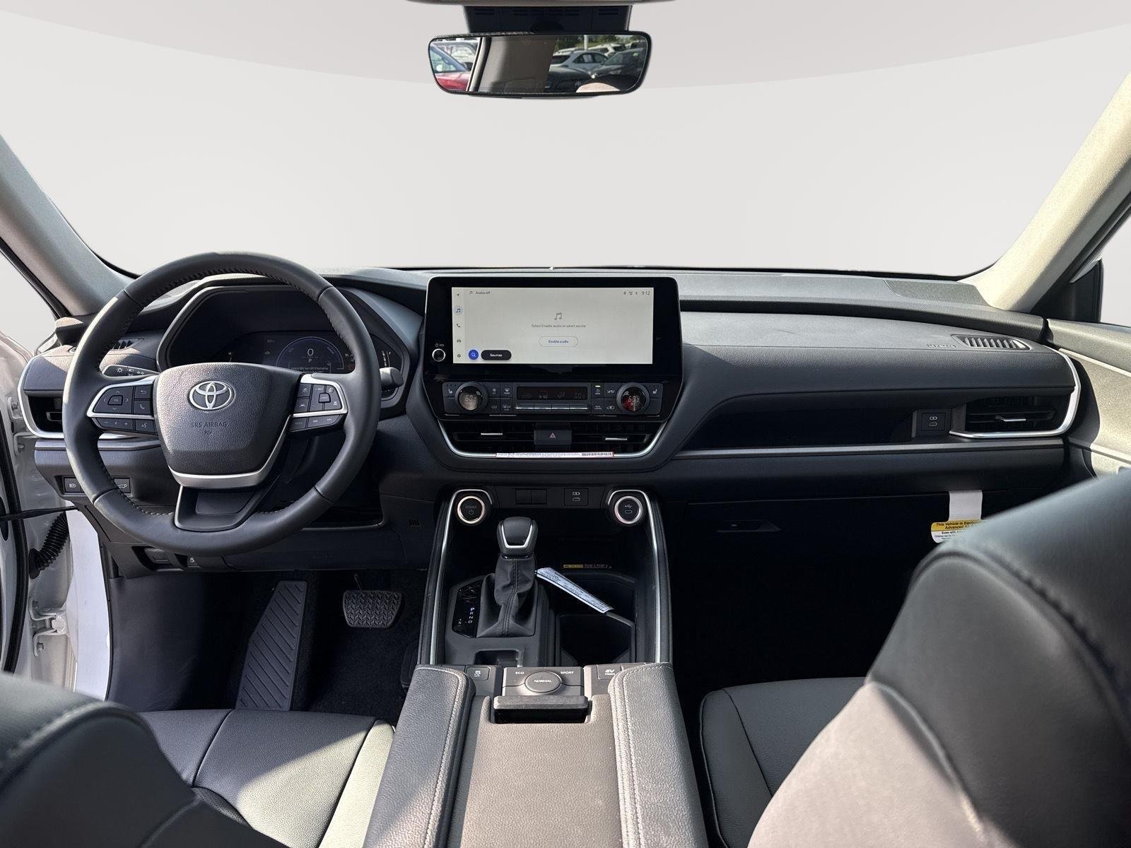 New 2026 Wind Chill Pearl <sup>1</sup> Toyota  XLE image 25