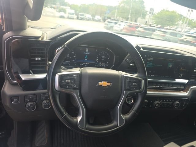 Used 2025 Black Chevrolet LT image 8