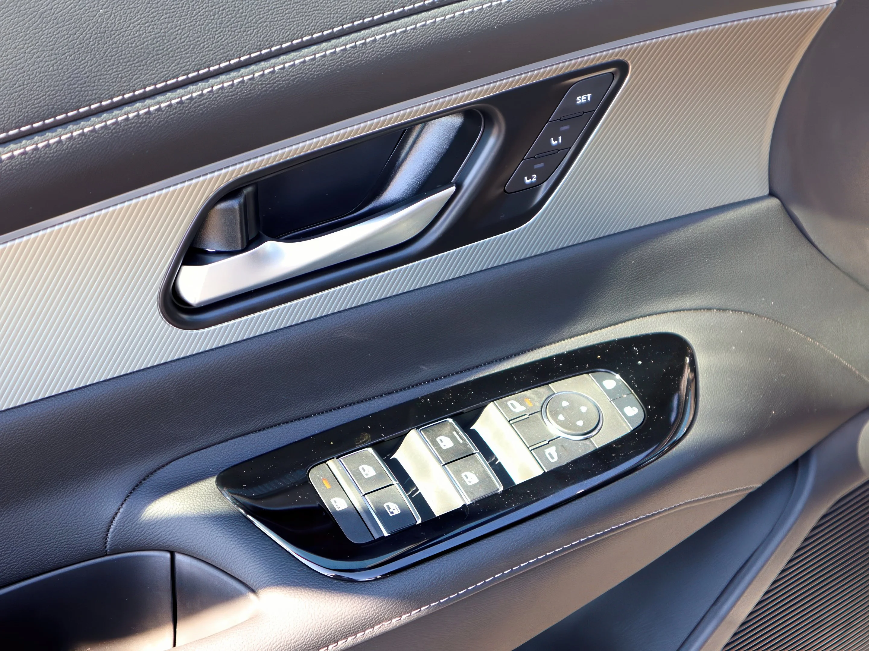 2025 Nissan Murano SL - Photo 12