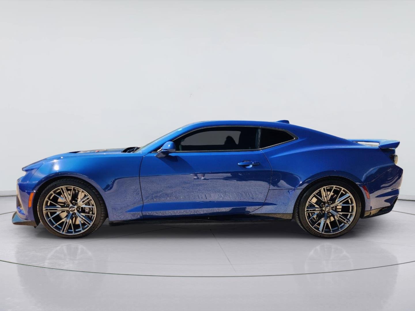 2024 Chevrolet Camaro photo 4 of 33