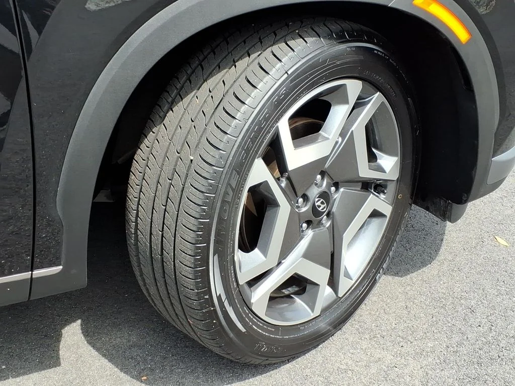 Used 2024 Black Hyundai Limited image 5