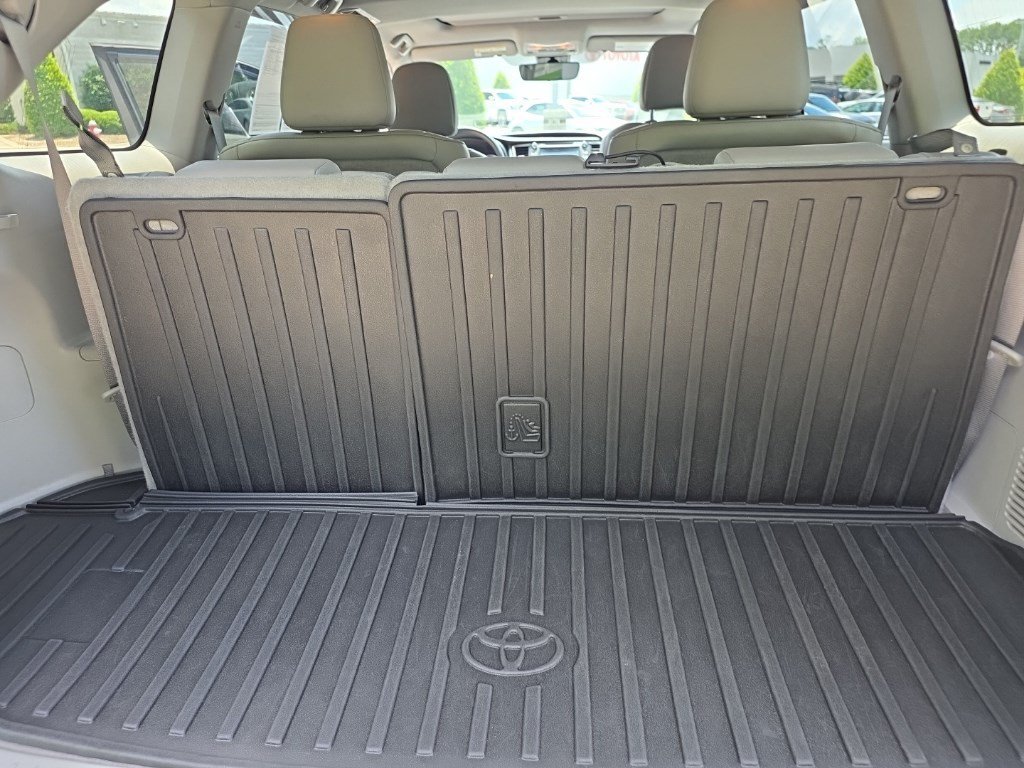Used 2019 Shoreline Mist Toyota XLE image 30