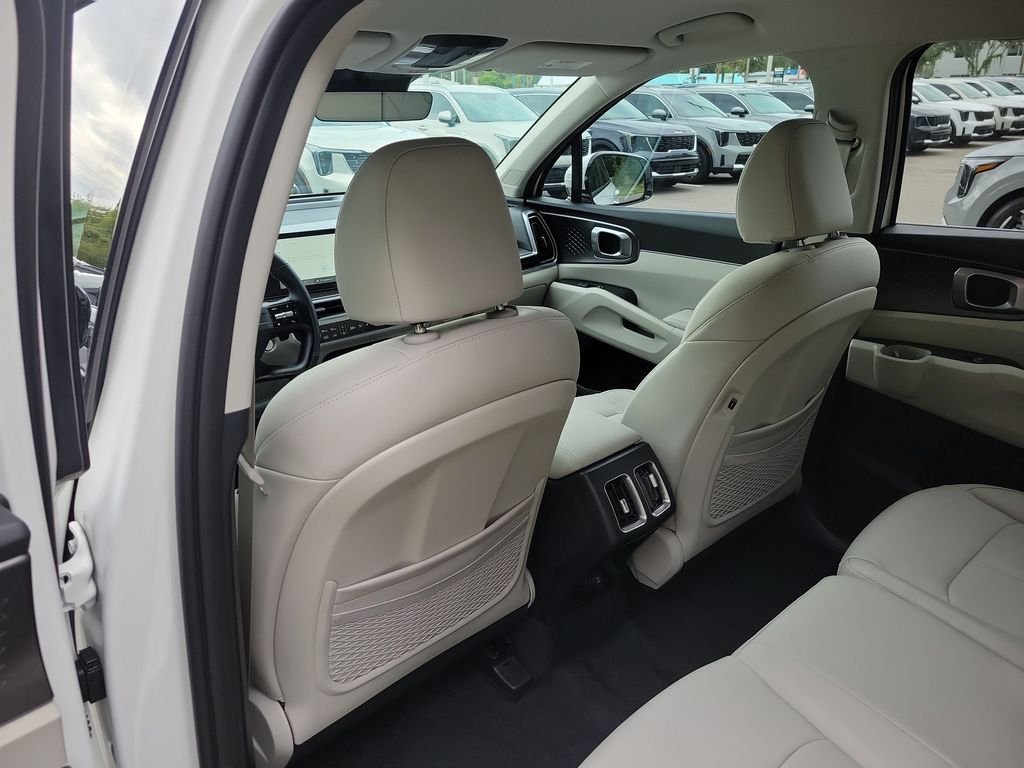New 2026 Snow White Pearl Kia EX image 17