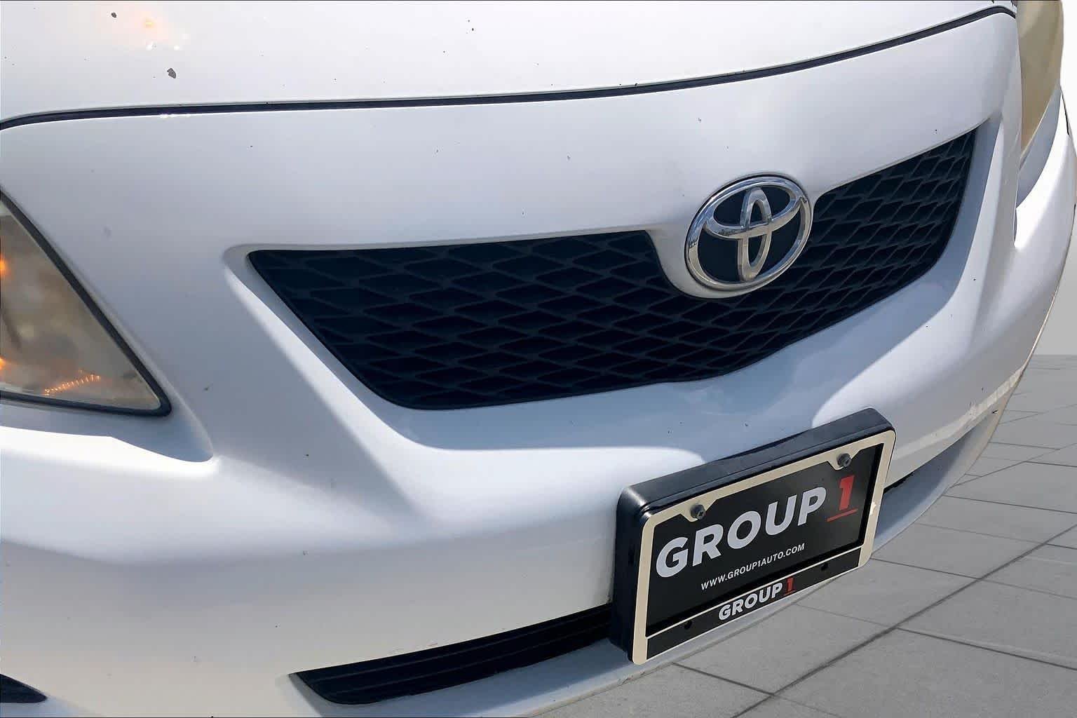 Used 2010 Super White Toyota LE image 27