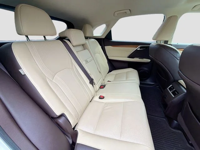 Used 2019 White Lexus 350 image 25