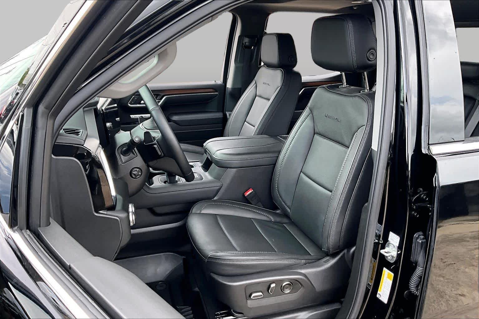 Used 2025 Onyx Black GMC Denali image 8