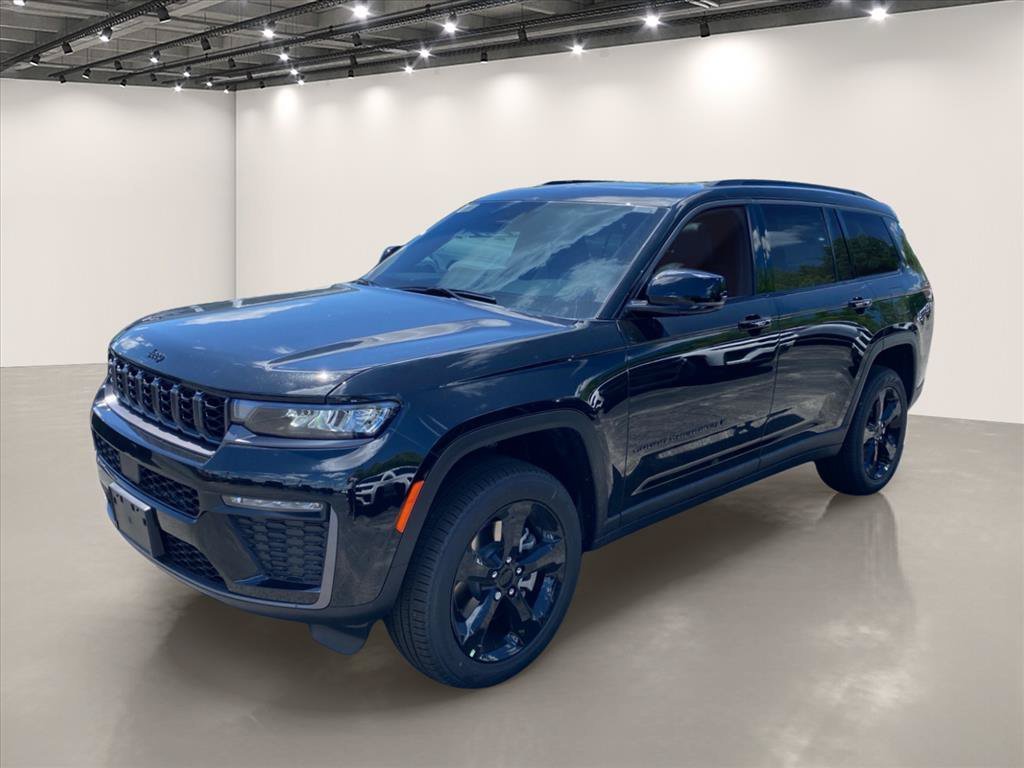 New 2026 Diamond Black Crystal Pearl-Coat Exterior Paint Jeep Limited image 3