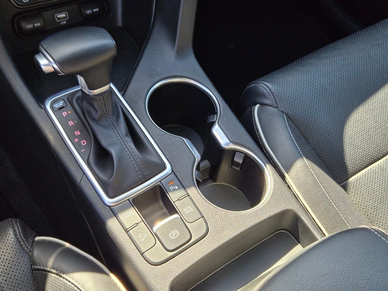 Used 2022 White Kia SX image 24