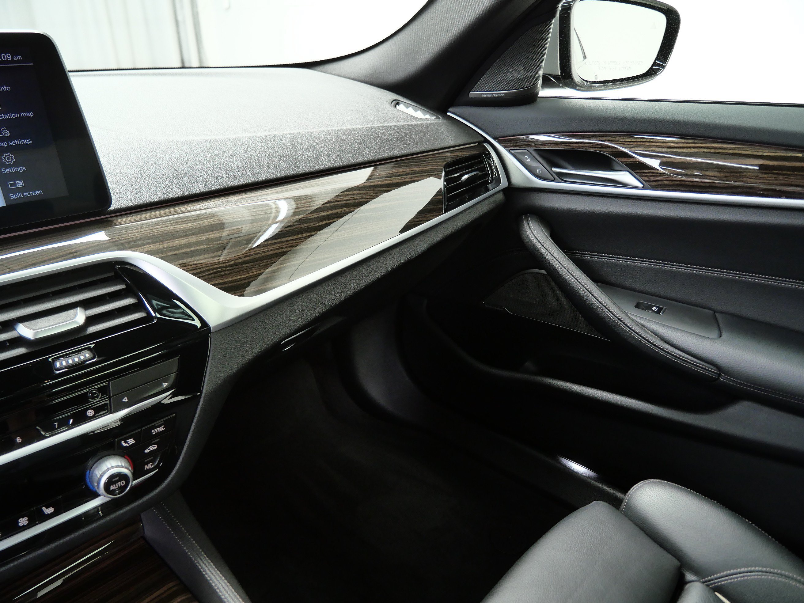 Used 2021 Bernina Grey Amber Effect Metallic BMW 530i xDrive image 19