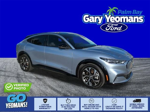 2022 Ford Mustang-Mach-e Premium's photo