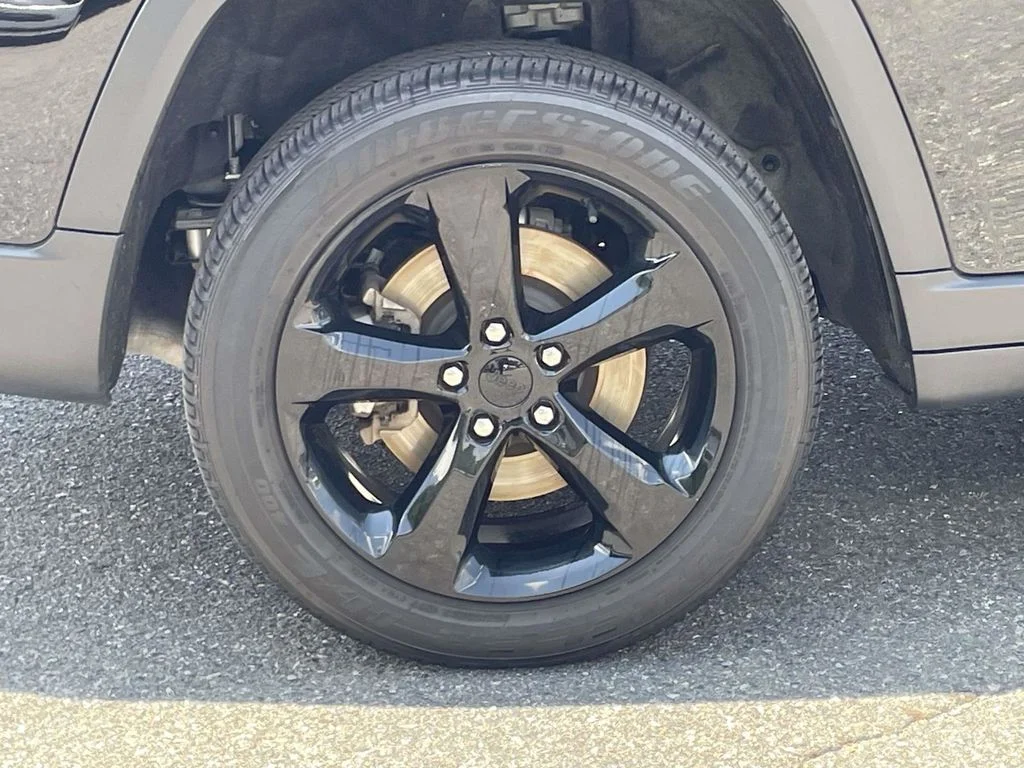Used 2023 Black Jeep Altitude image 13