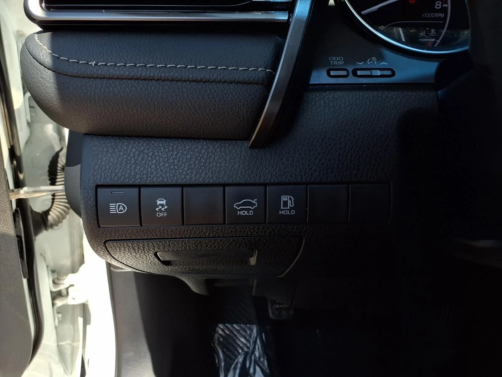 Used 2020 White Toyota SE Nightshade image 15