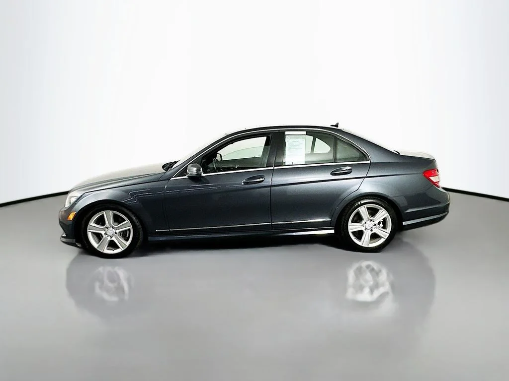 Used 2011  Mercedes-Benz C 300 image 5