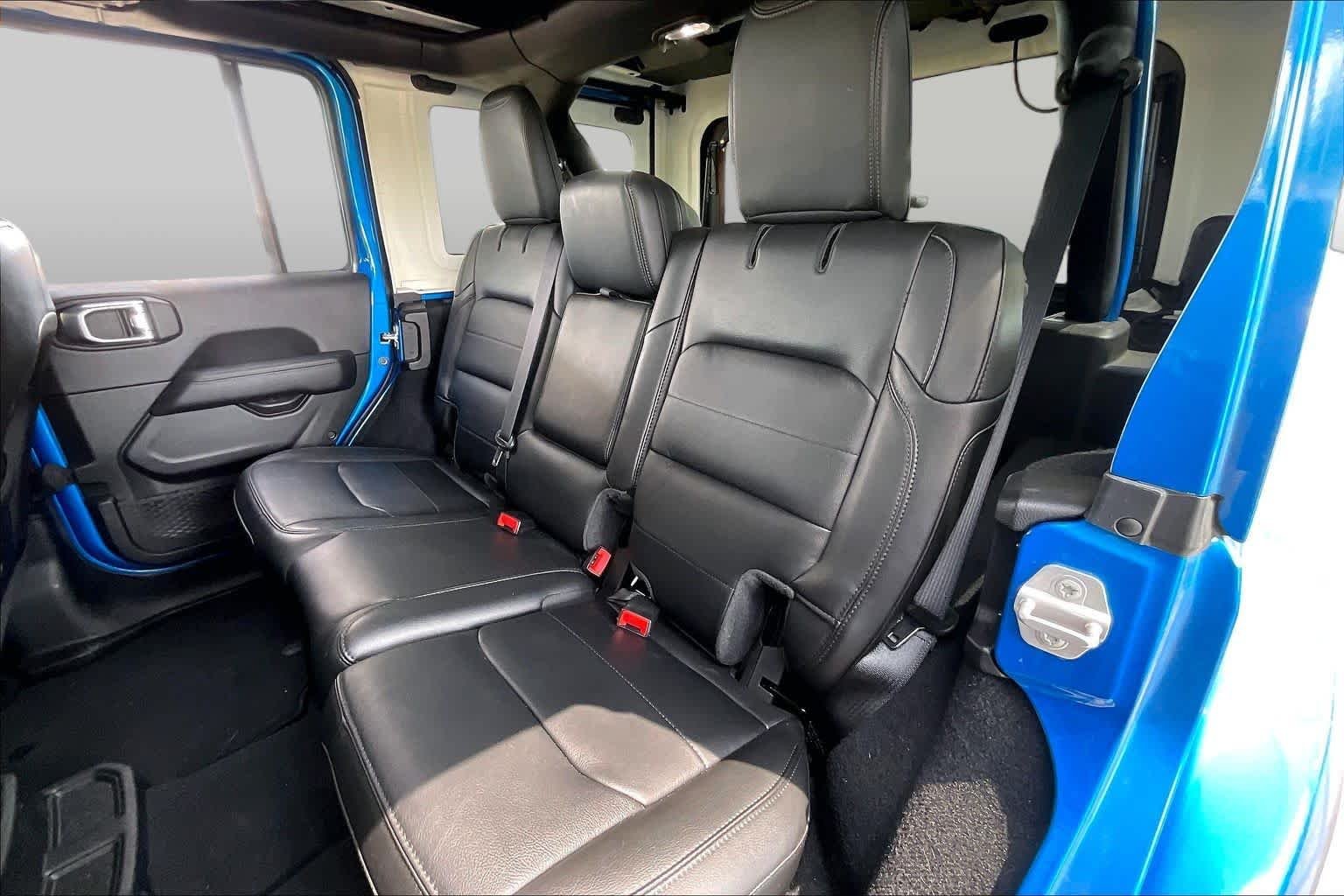 Used 2022 Hydro Blue Pearlcoat Jeep Unlimited Sahara Altitude image 19