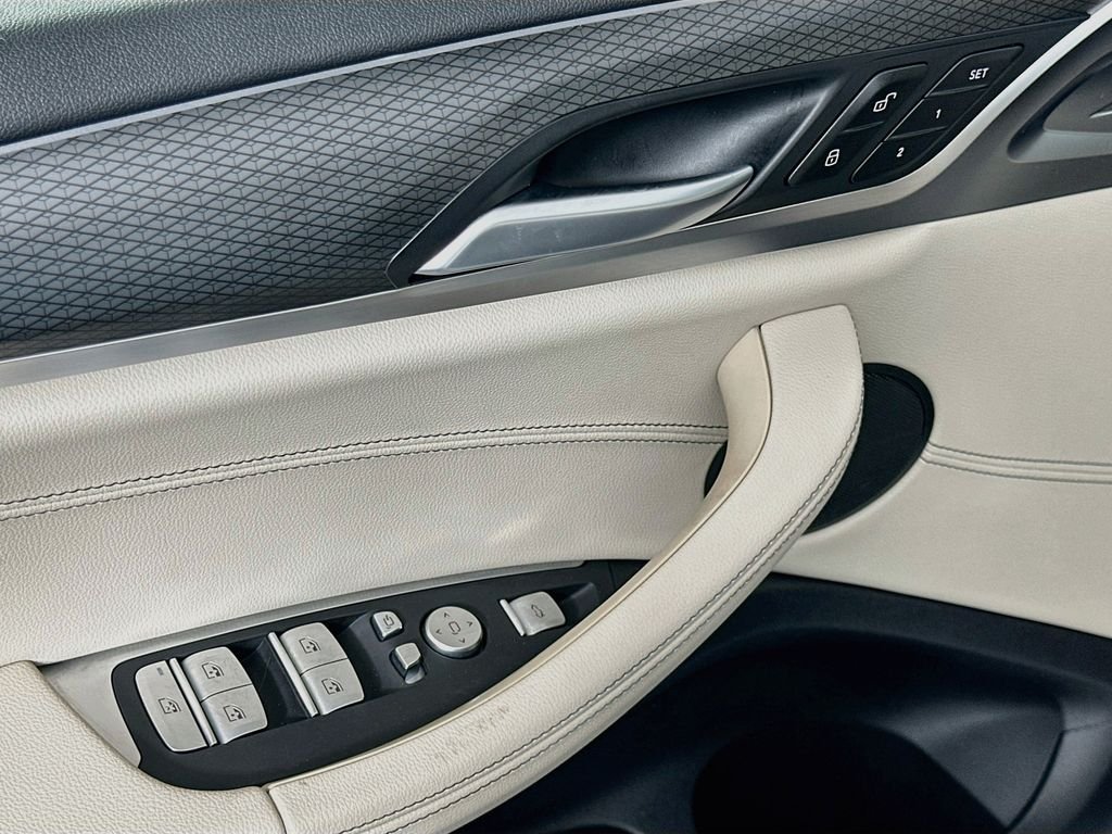 Used 2022 Brooklyn Grey Metallic BMW xDrive30i image 18
