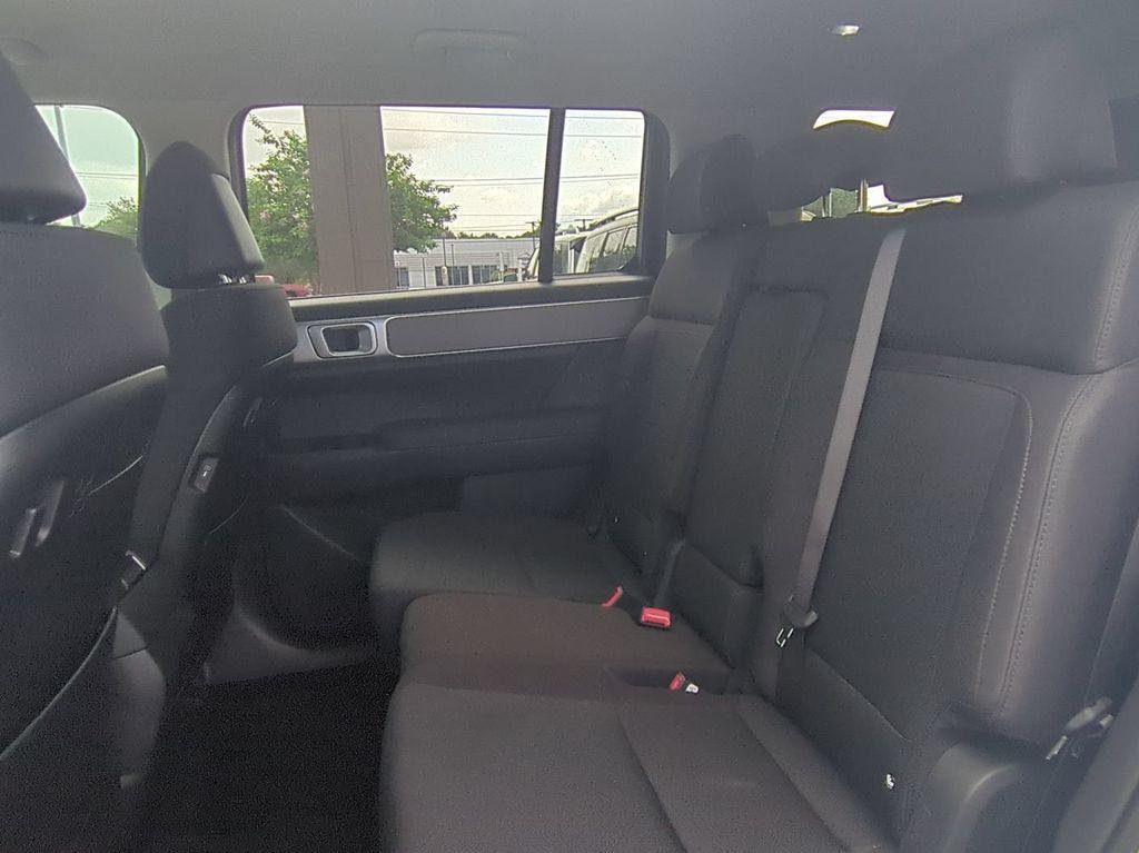 New 2027 Black Hyundai SE FWD image 17