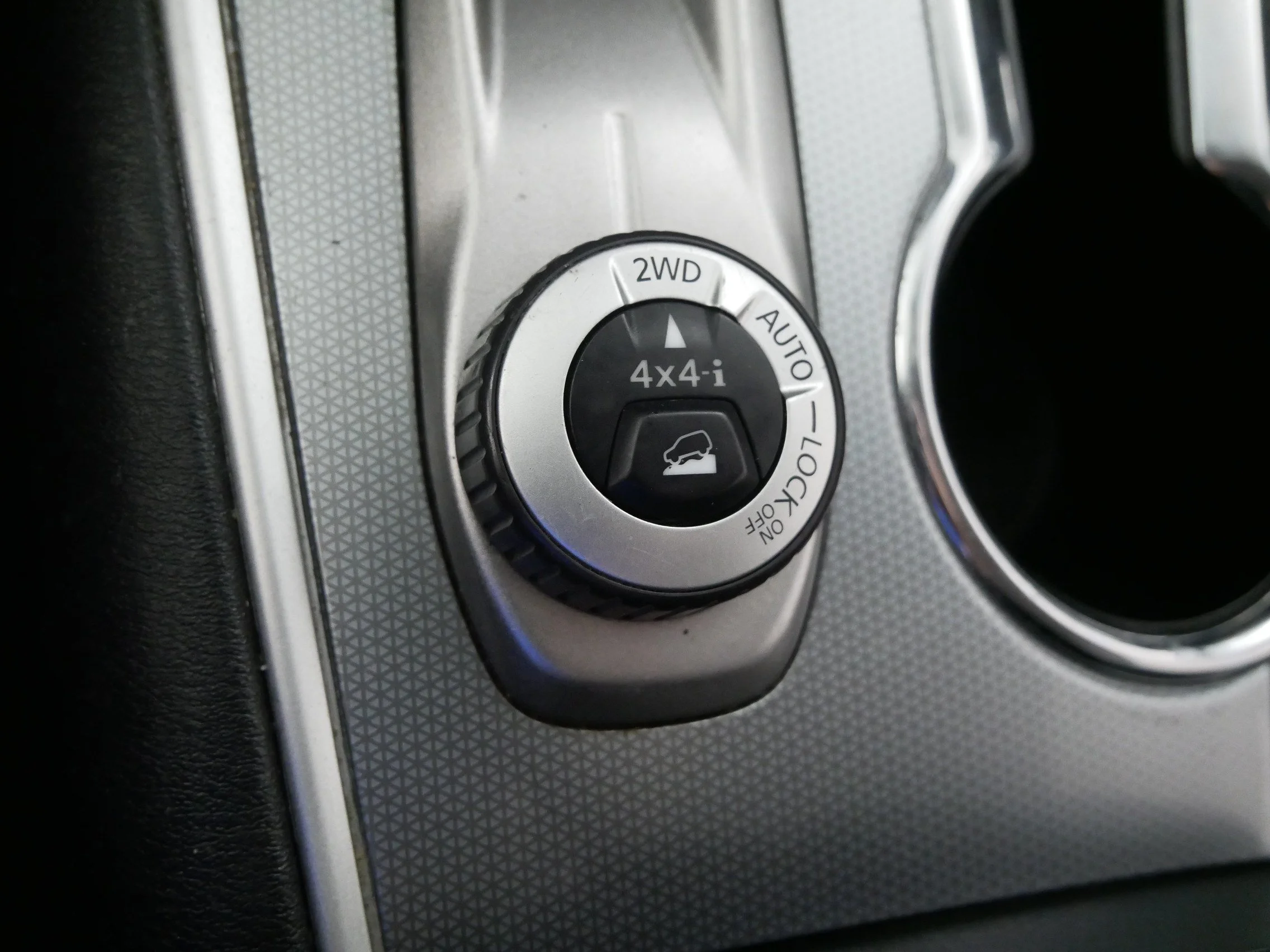 Used 2018 Magnetic Black Nissan SL image 31