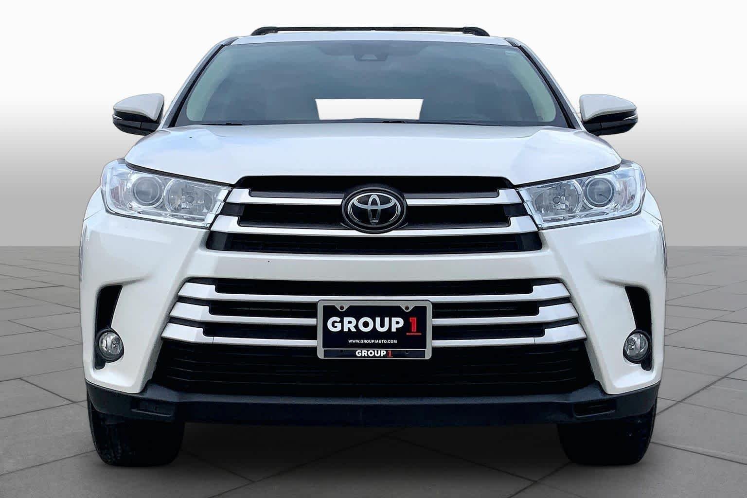 Used 2019 Blizzard Pearl Toyota LE image 3