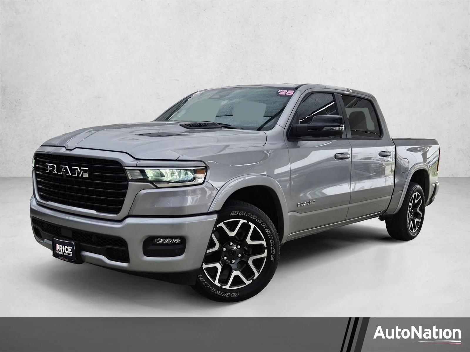 2025 RAM 1500 Laramie 4x4 Crew Cab 5'7's photo
