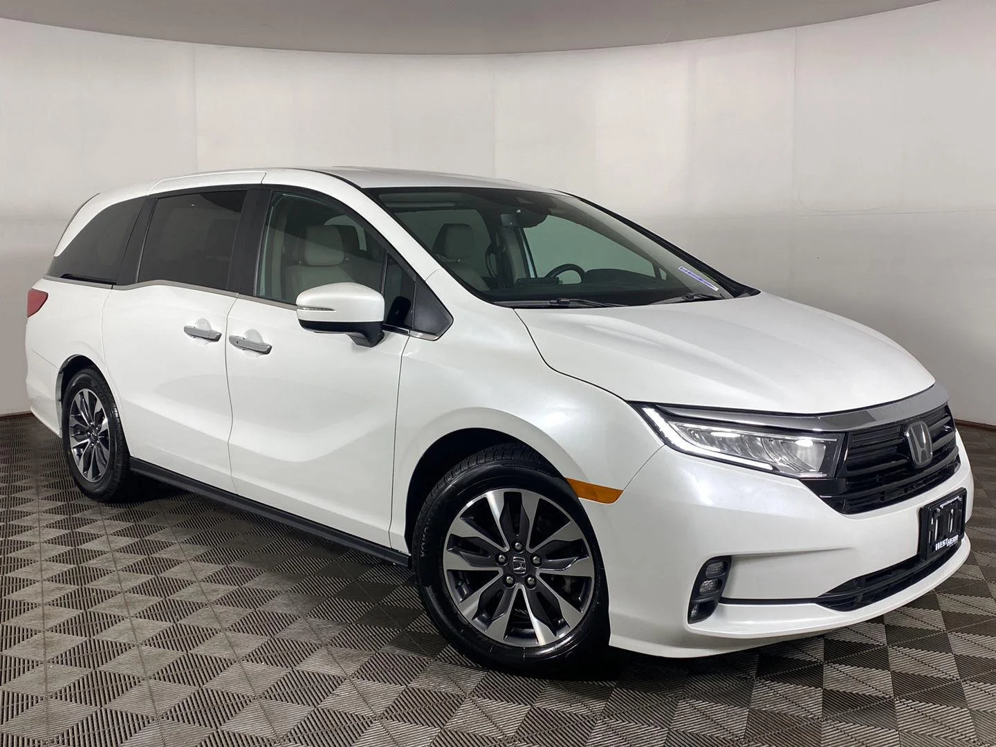 Used 2023 Platinum White Pearl Honda EX-L image 1