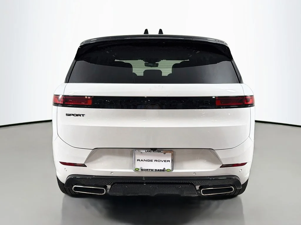 New 2026 Fuji White Land Rover Dynamic SE image 6