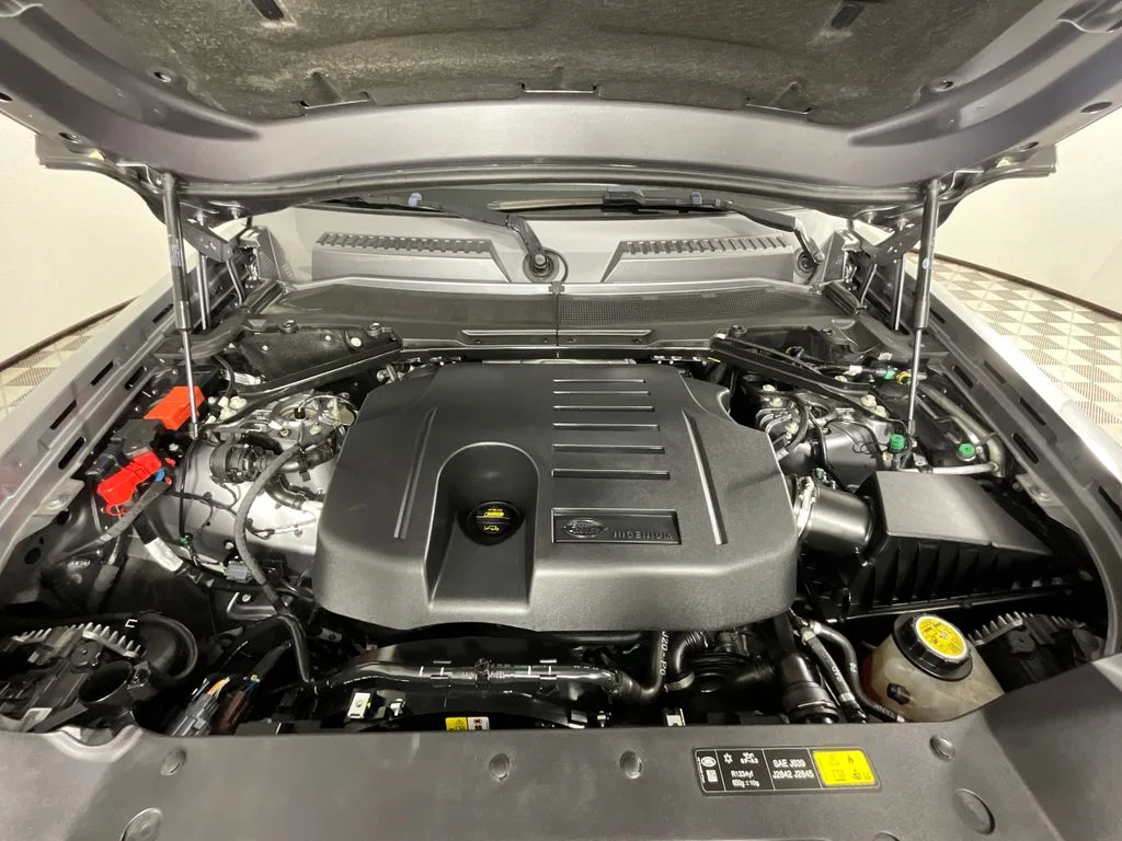 Used 2024 Gray Land Rover X-Dynamic SE image 28