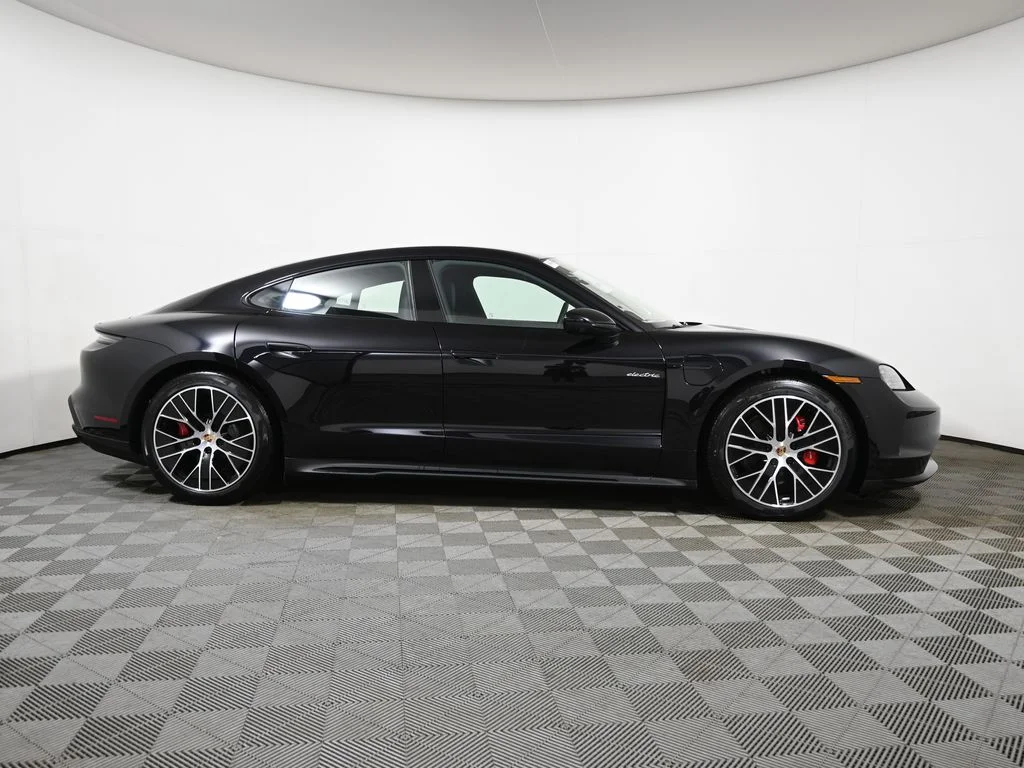 New 2026 Black Porsche 4S image 8