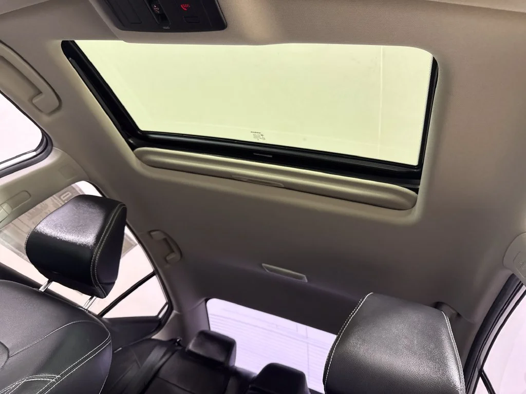 Used 2020 Silver Nissan 2.5 Platinum image 23