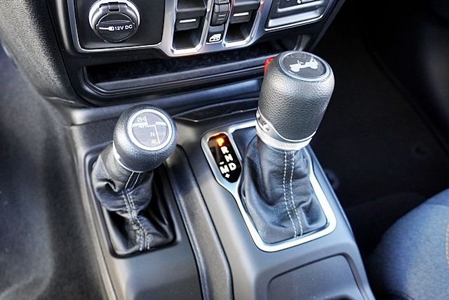 New 2026 Bright White Clear-Coat Exterior Paint Jeep Sport image 35