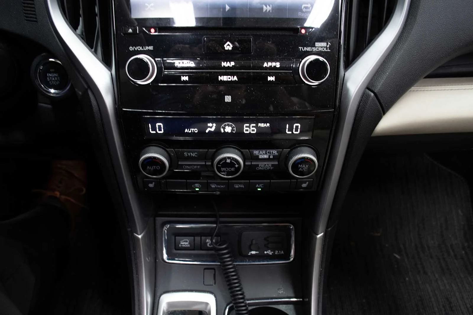 Used 2020 Crystal White Pearl Subaru Limited image 21