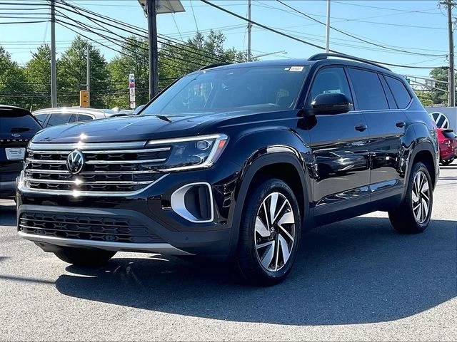 New 2026 Black Volkswagen SE w/Technology image 4