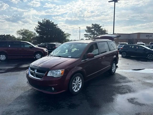 Used 2018 Red Dodge SXT image 4