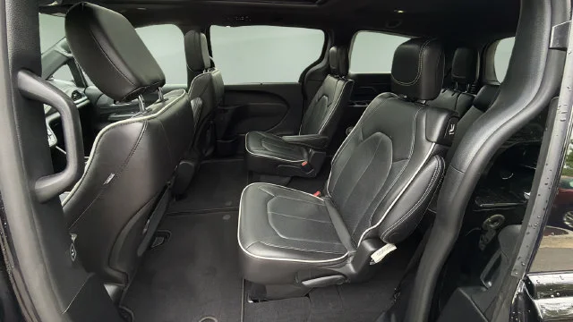 Used 2026  Chrysler Limited image 20