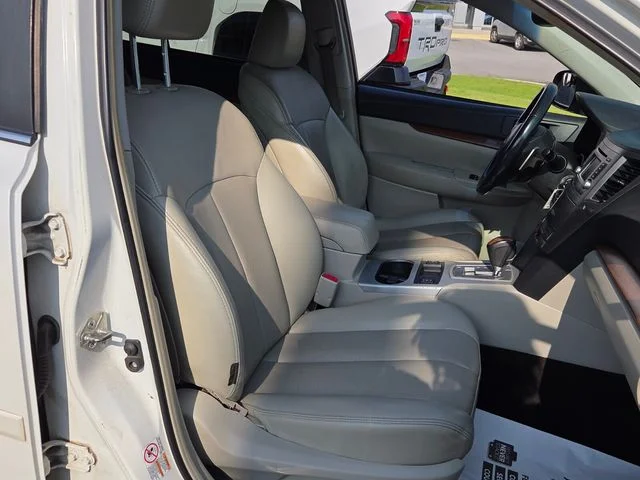 Used 2013 White Subaru 2.5i image 15