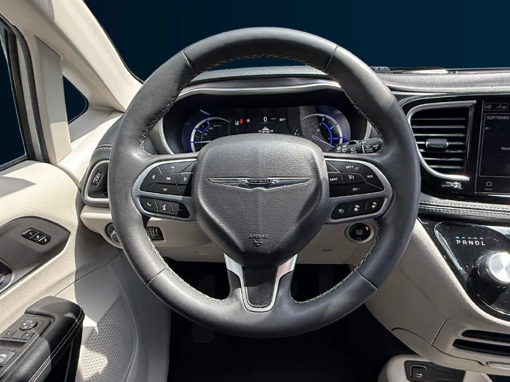 Used 2023 Silver Chrysler Touring L image 13