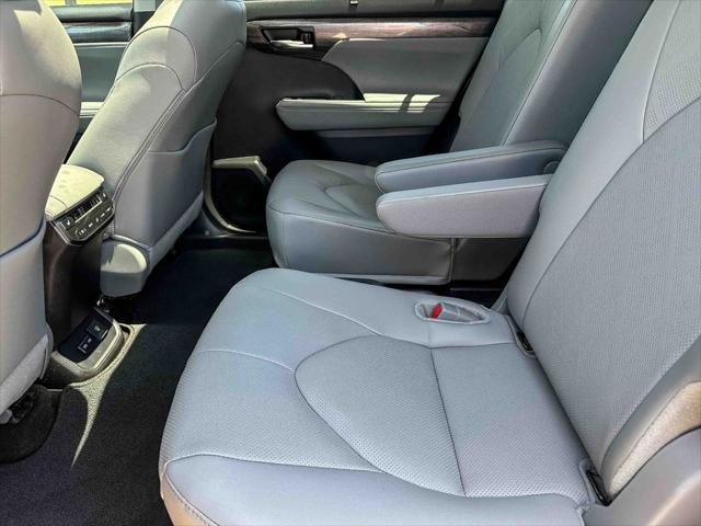 Certified Used 2024 RUBY FLARE PEARL Toyota  image 19