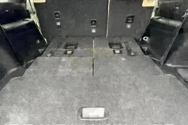 New 2025 Bright White Clear-Coat Exterior Paint Jeep Limited image 16