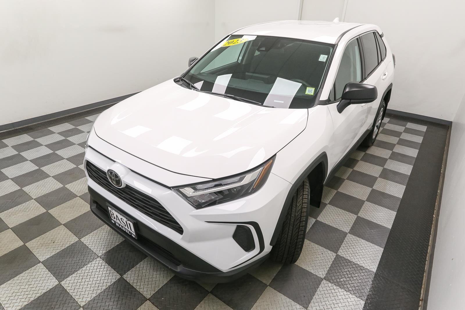 Used 2023 Ice Cap Toyota LE image 6