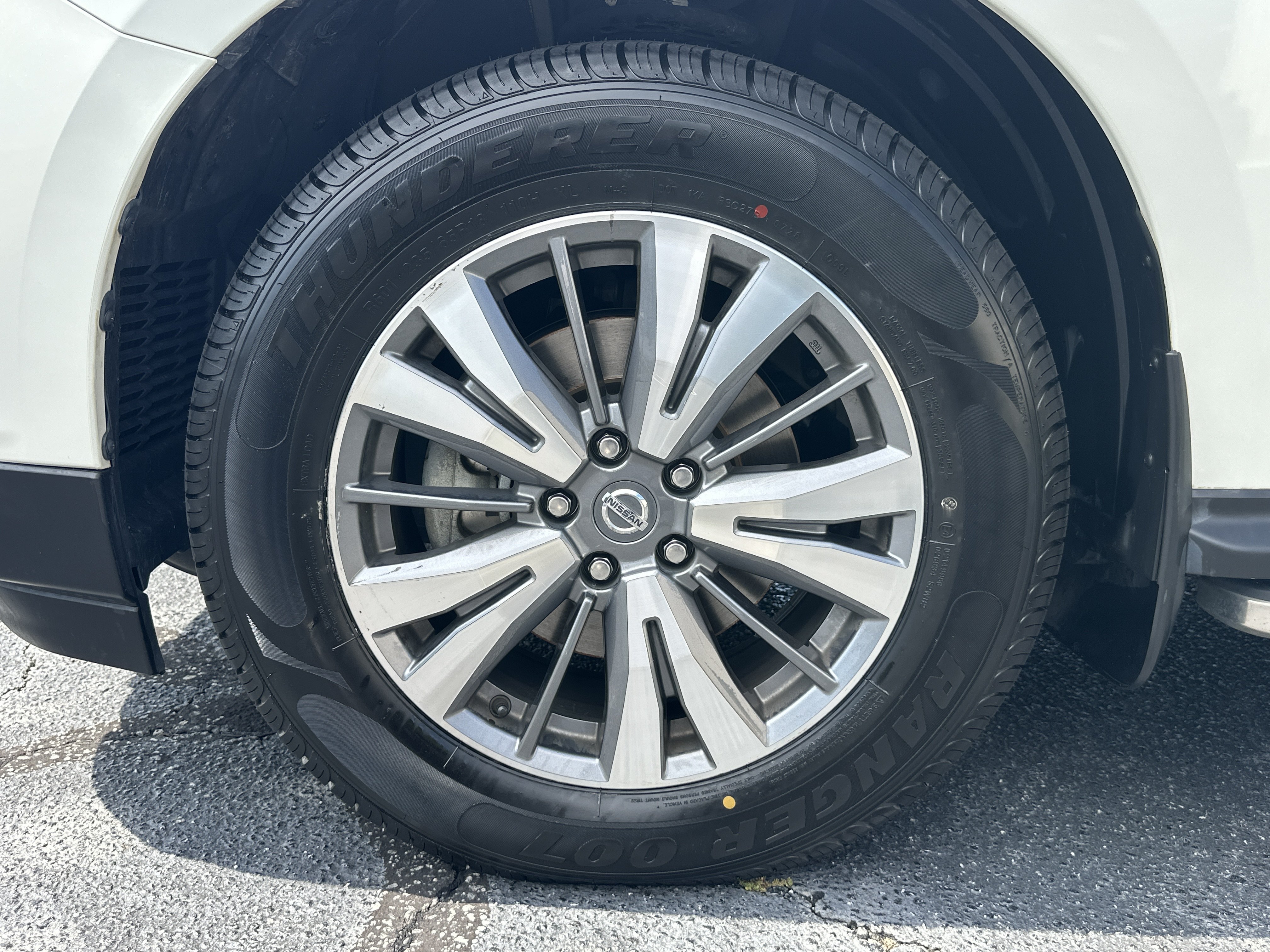 Used 2020 Pearl White Tricoat Nissan SL image 12