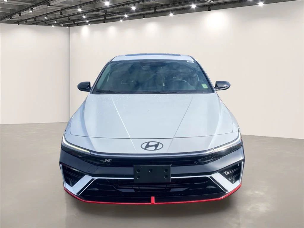 Used 2025 Atlas White Hyundai Base image 2
