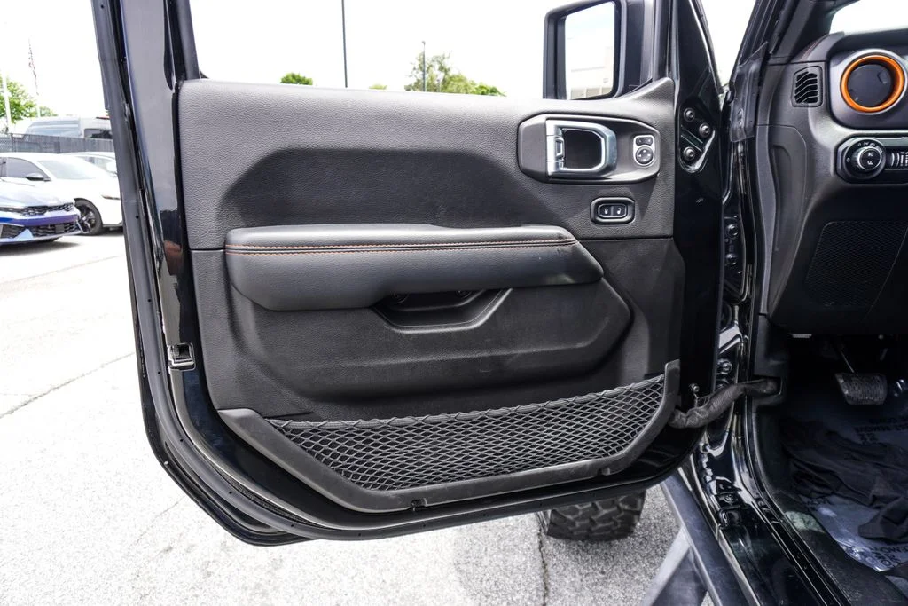 Used 2022 Black Jeep Mojave image 17