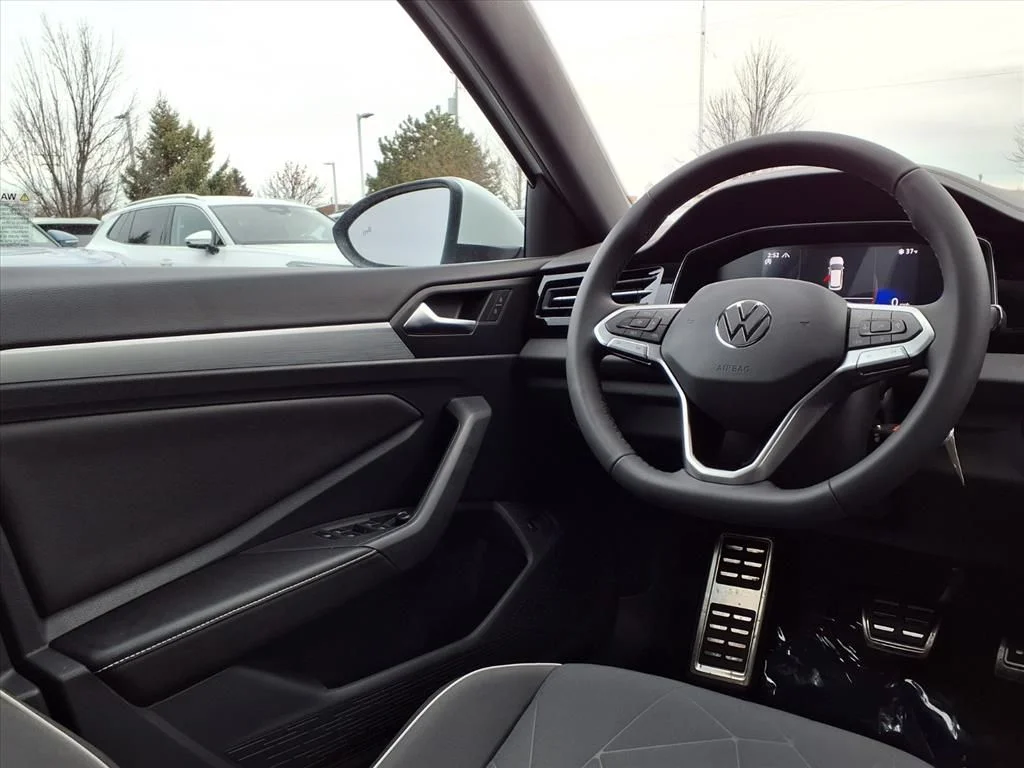 New 2026 Pure White Volkswagen 1.5T Sport image 22