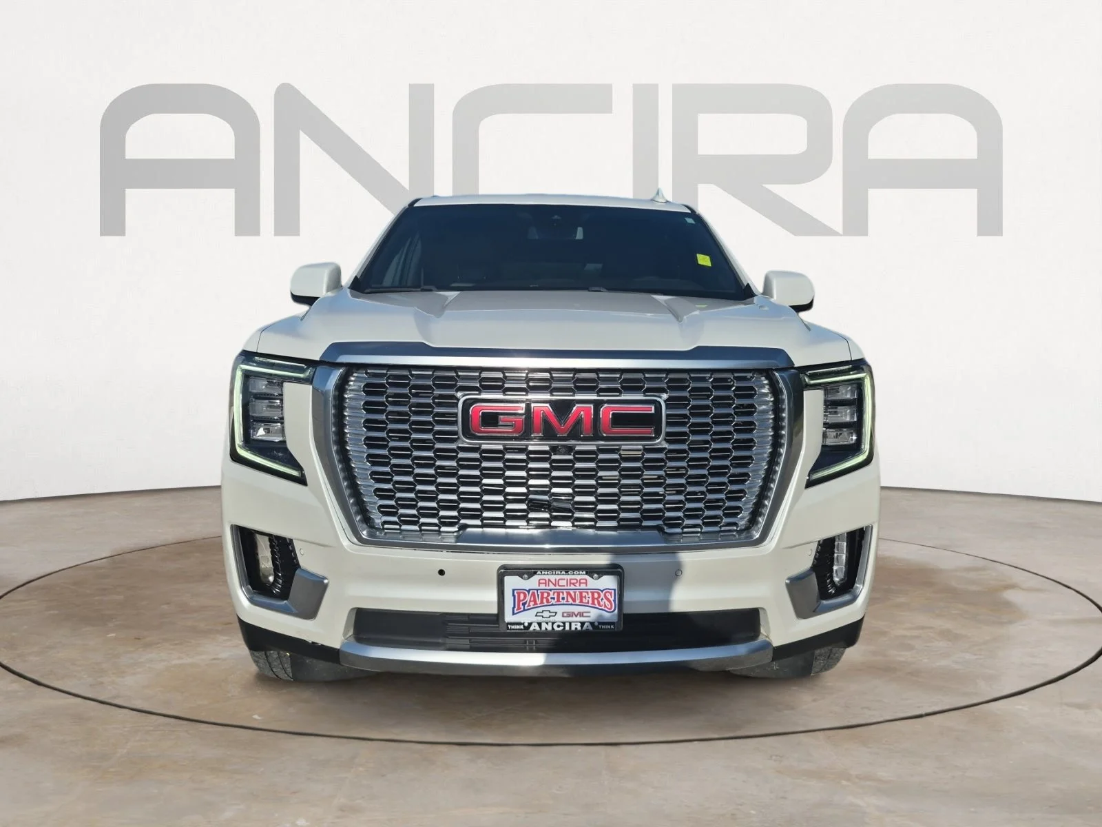 Used 2023 White Frost Tricoat GMC Denali image 4