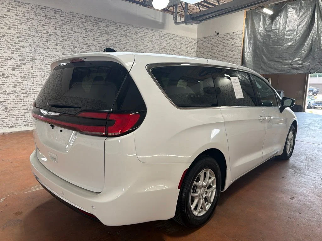 Used 2026 Bright White Clearcoat Chrysler Select image 7