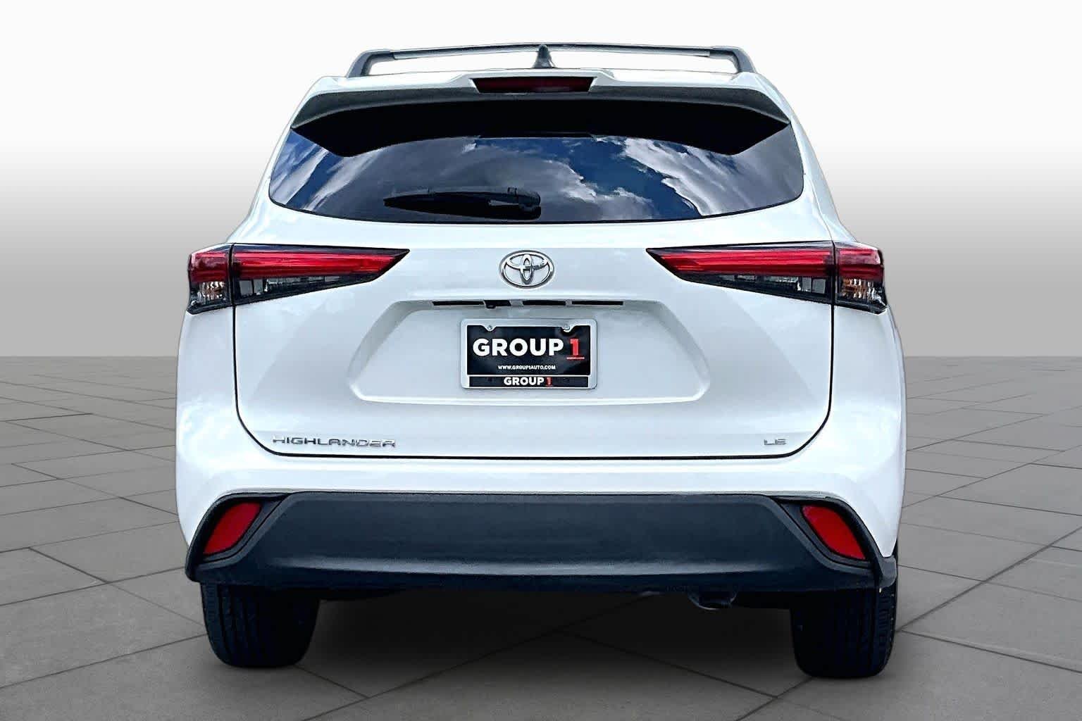 Used 2023 Wind Chill Pearl Toyota LE image 5