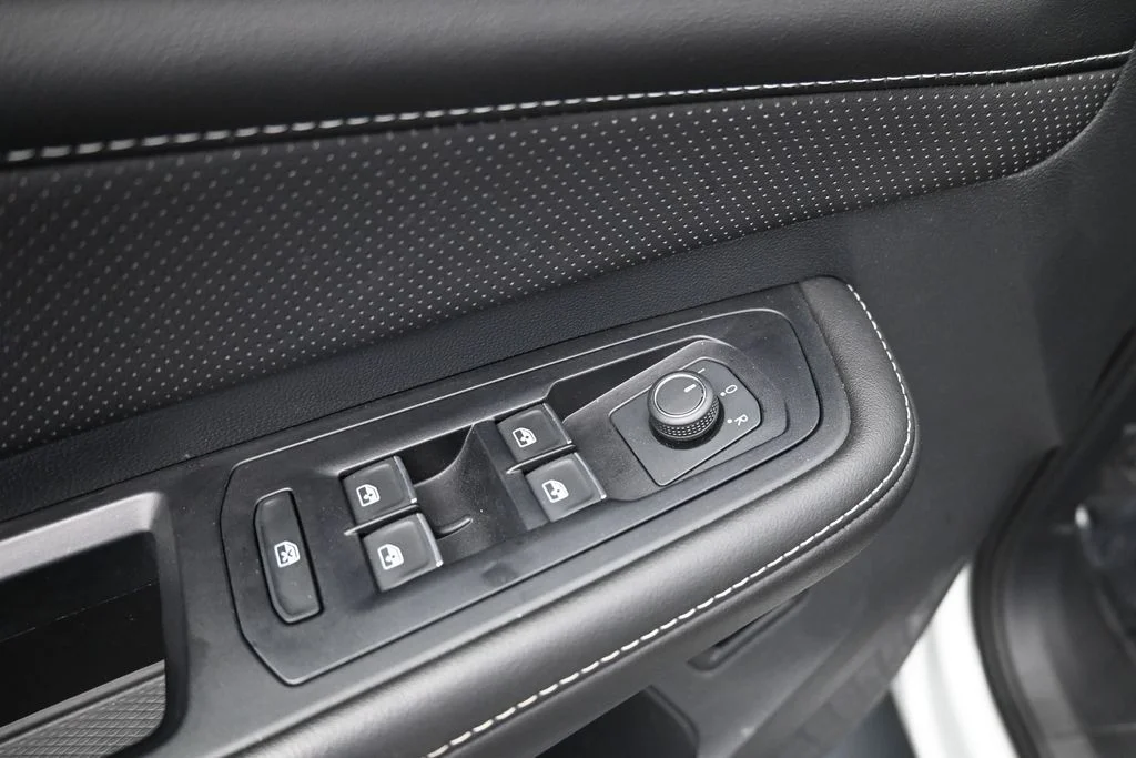 2025 Volkswagen Atlas Cross Sport SE w/Tech - Photo 22